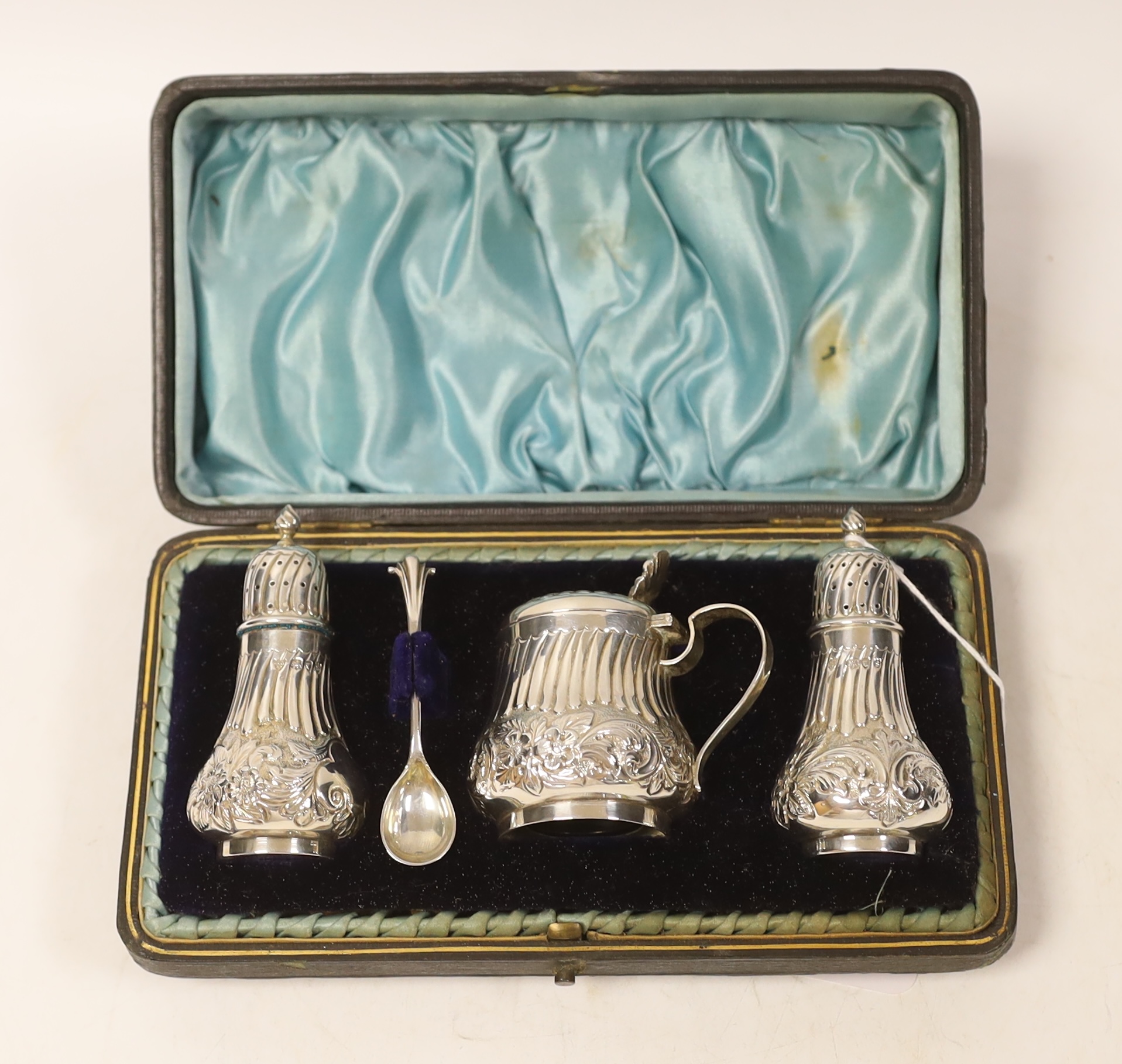 A cased Victorian silver three piece condiment set, with spoon, Haseler Brothers, London, 1892/3.